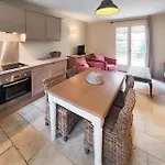 1 Bedroom Amazing In Saint-laurent-de-la-ca