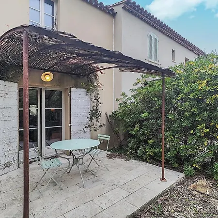 1 Bedroom Awesome In Saint-laurent-de-la-ca Prázdninový dům