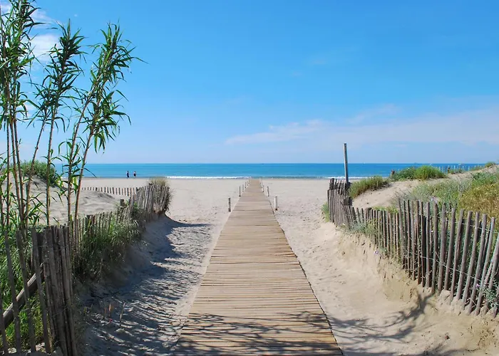 Gorgeous In Saint-laurent-de-la-ca *